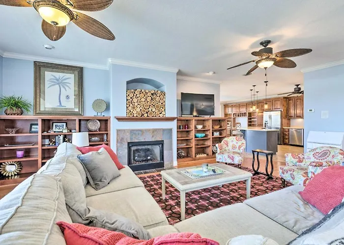 Holiday home Family Getaway! River View W/ Pool