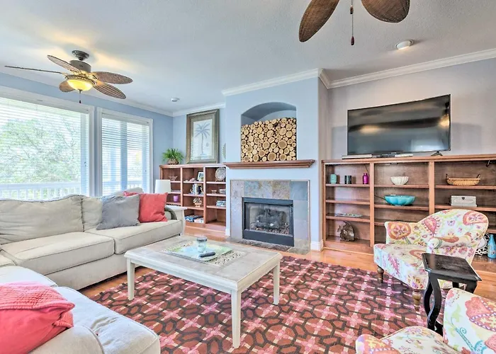 Family Getaway! River View W/ Pool Holiday home *