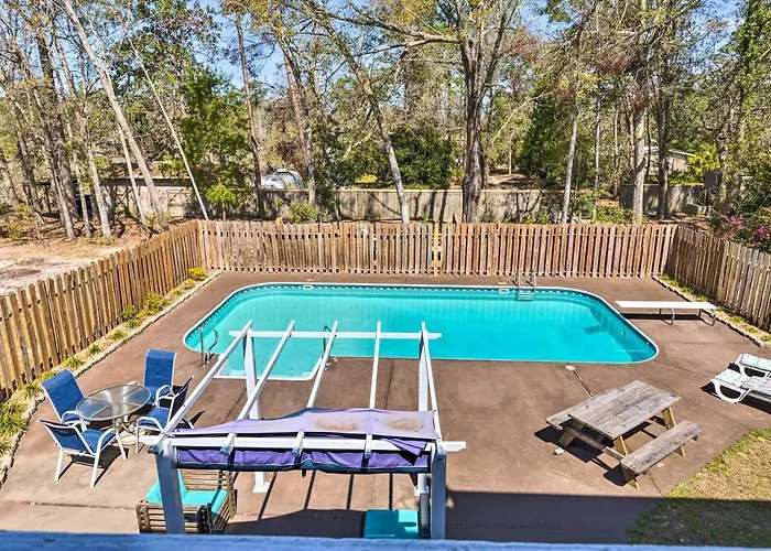 Family Getaway! River View W/ Pool Holiday home *