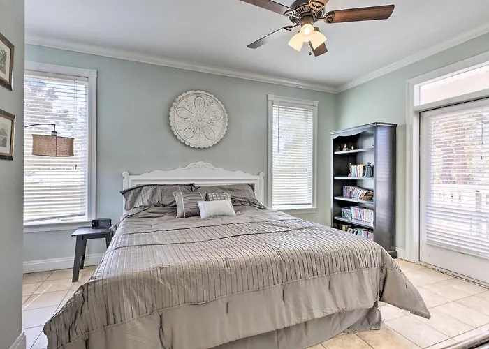 Family Getaway! River View W/ Pool Holiday home