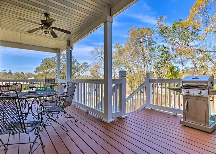 Family Getaway! River View W/ Pool Holiday home *