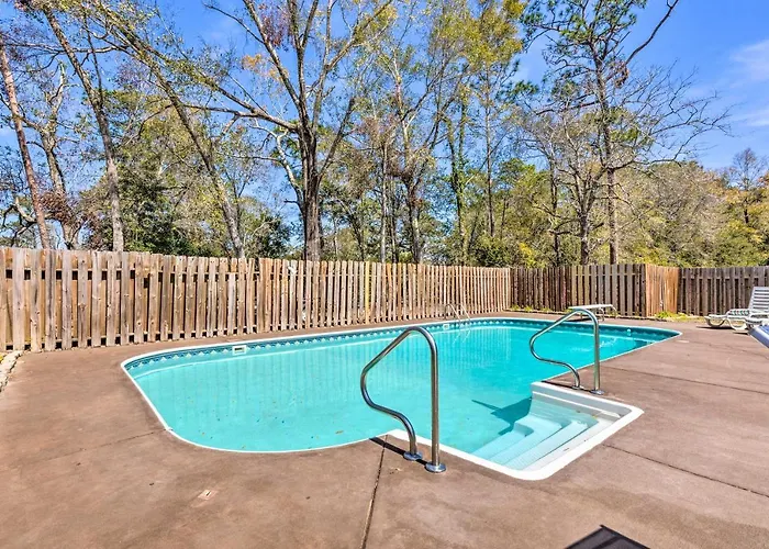 Family Getaway! River View W/ Pool Holiday home