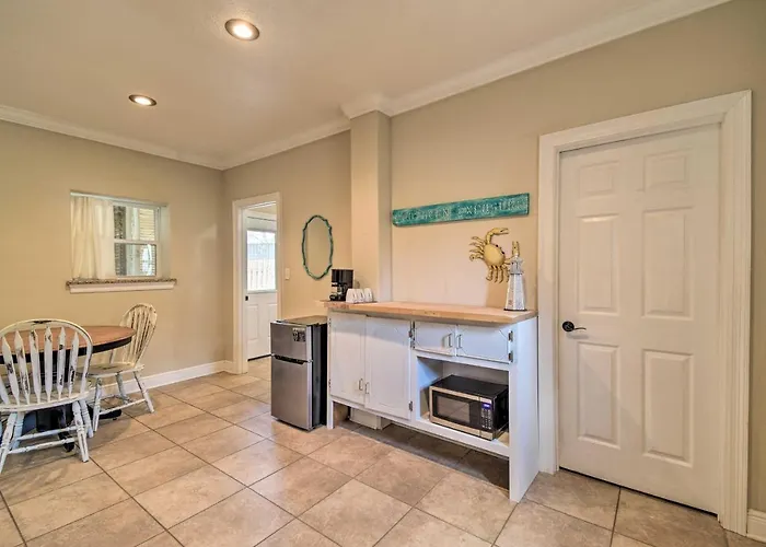 Holiday home Family Getaway! River View W/ Pool *